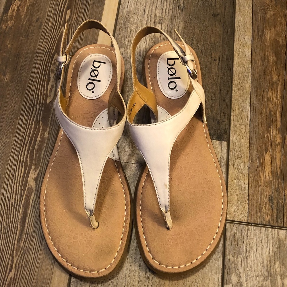Used.  Sandals w/ adjustable buckle.